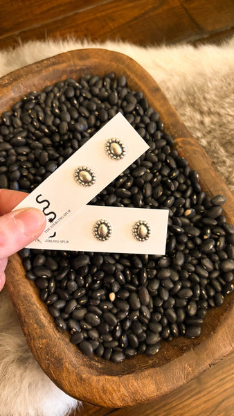 PLAIN OVAL CONCHO EARRINGS W/ BALL DETAIL