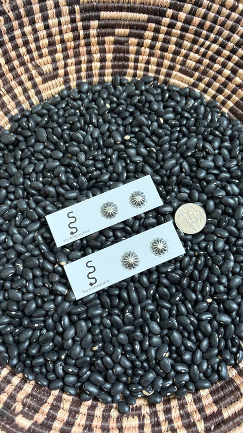 ROUND MINI SCALLOPED DETAIL CONCHO STUD EARRINGS