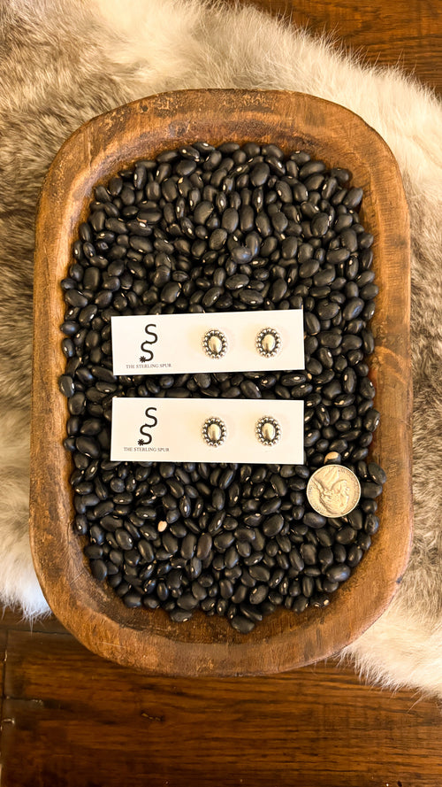 PLAIN OVAL CONCHO EARRINGS W/ BALL DETAIL