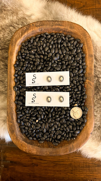 PLAIN OVAL CONCHO EARRINGS W/ BALL DETAIL