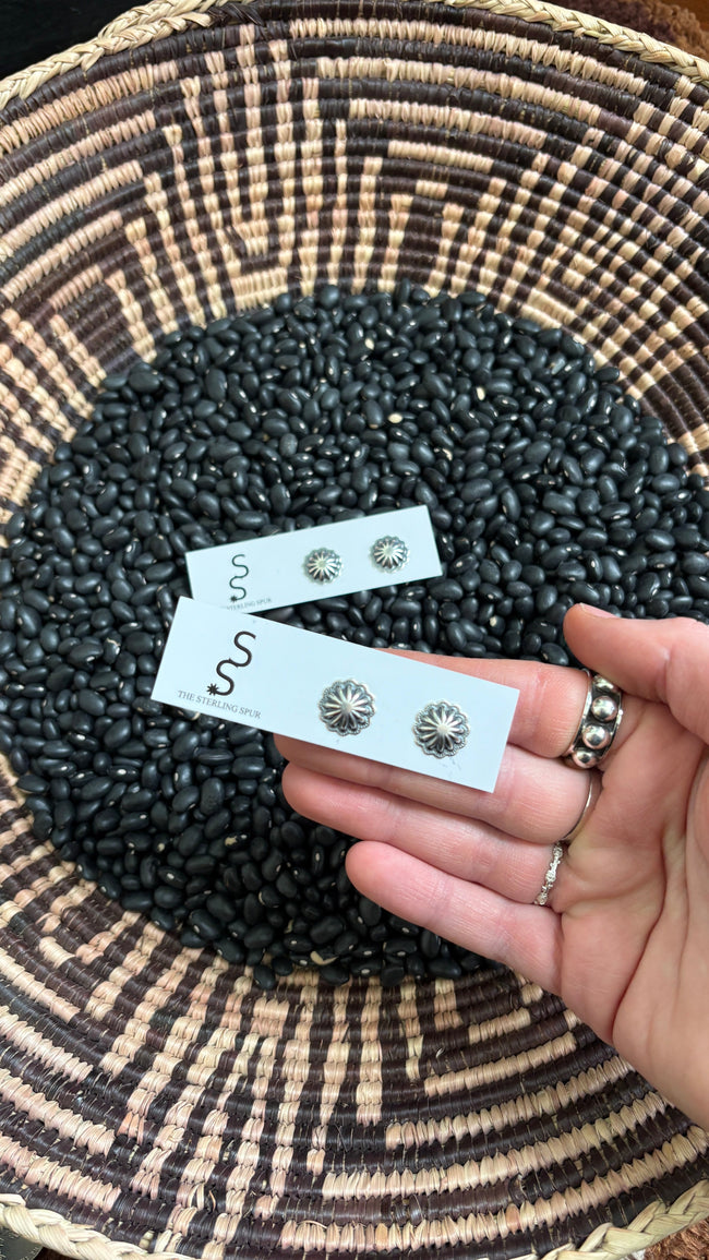 ROUND MINI SCALLOPED DETAIL CONCHO STUD EARRINGS