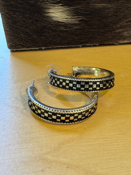 Western Turbo Checkered Bolt Necklace